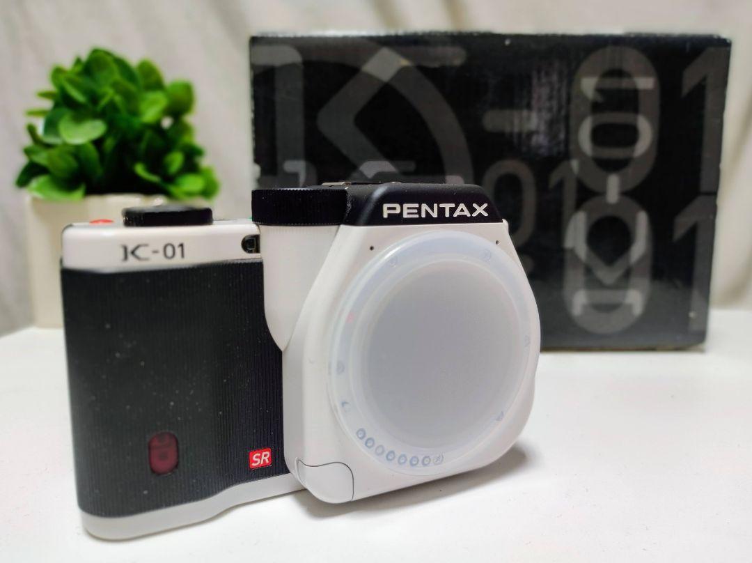 Pentax  K-01　ホワイト×ブラック　本体　中古美品