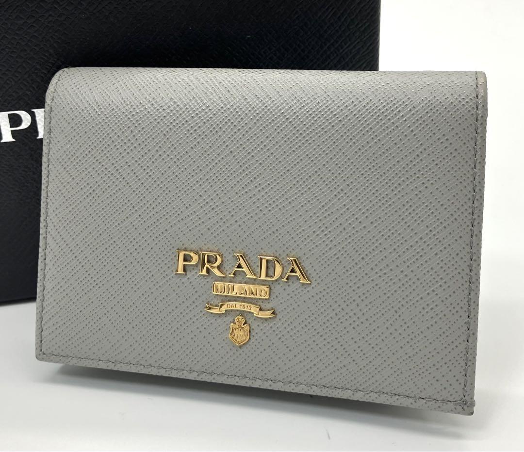 ⭐️ 極美品 プラダ サフィアーノ メタル コンパクト 二つ折り財布 グレー