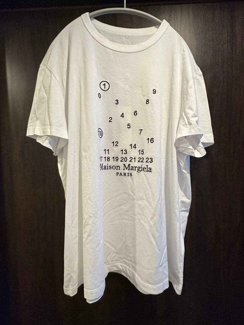 【M】新品正規品 MAISON MARGIELA 数字刺繍ロゴ Ｔシャツ