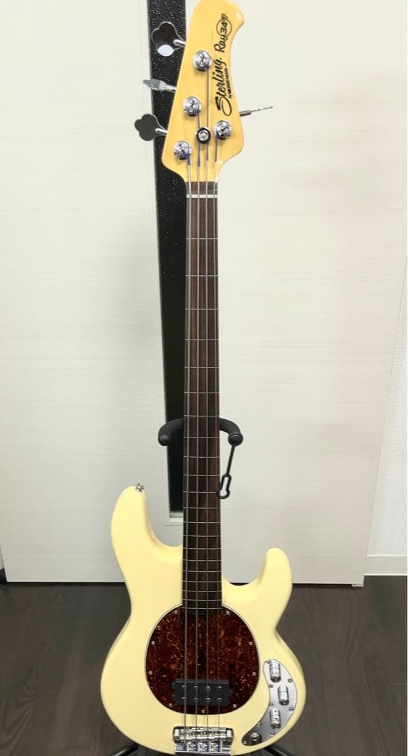 Sterling by MUSIC MAN Ray34 Fretless