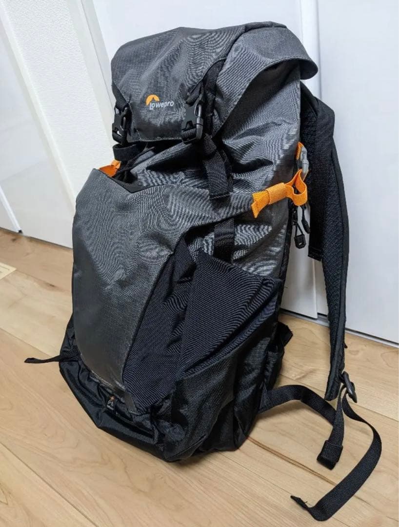 ロープロ フォトスポーツ BP 24L AW III グレー