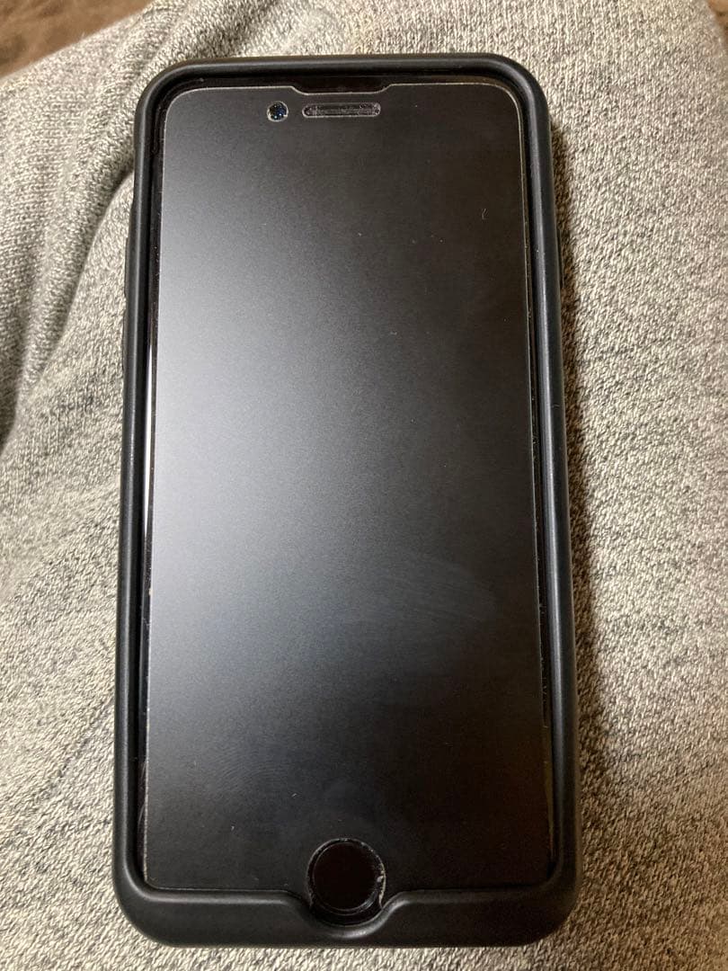 iPhone SE3 フィルムとカバー付き