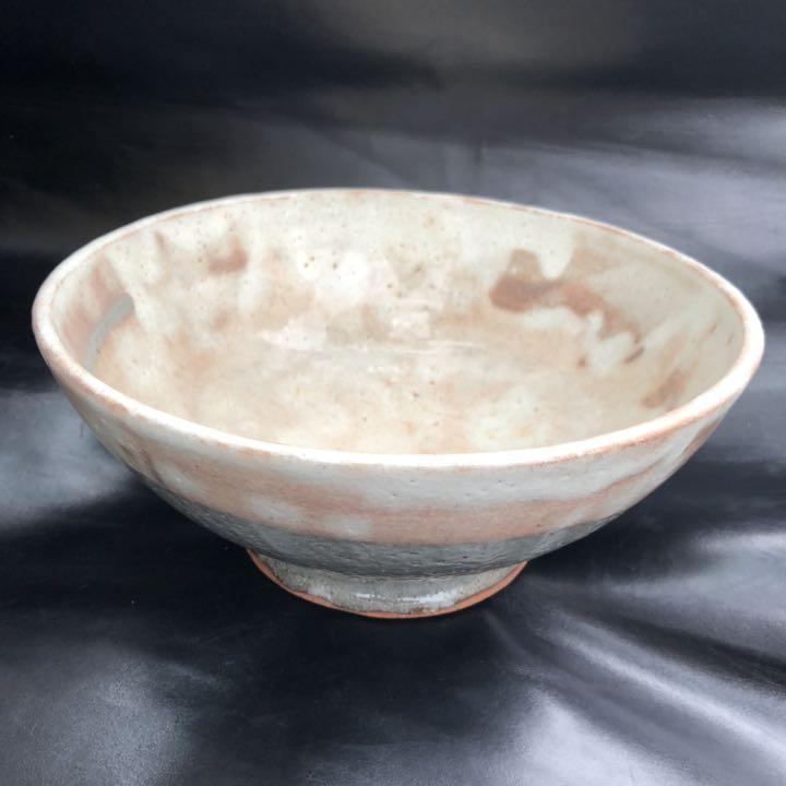 遺品整理◼️蔵から出てきた謎のかなり大きな器、サイズ的に抹茶茶碗では無さそうです。