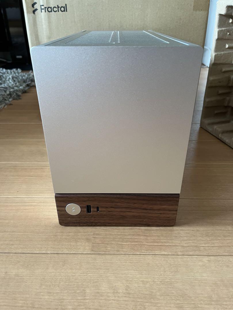 【中古品】Fractal Design Terra Silver
